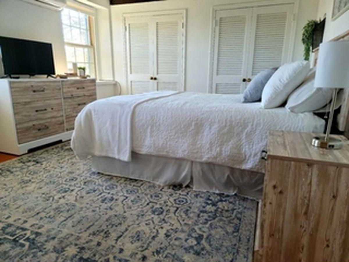 Downingtown Manor - 1900S Farmhouse With Creek Views Extérieur photo