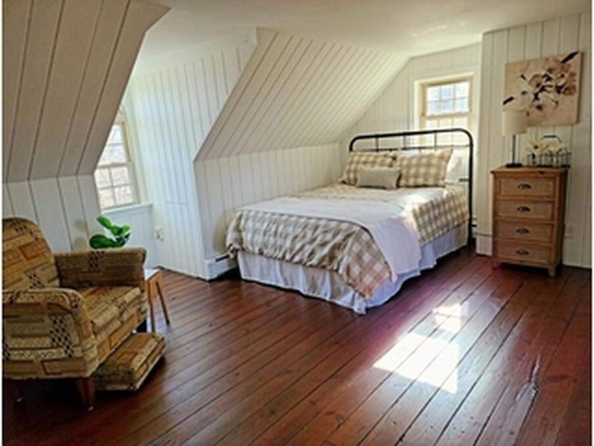 Downingtown Manor - 1900S Farmhouse With Creek Views Extérieur photo