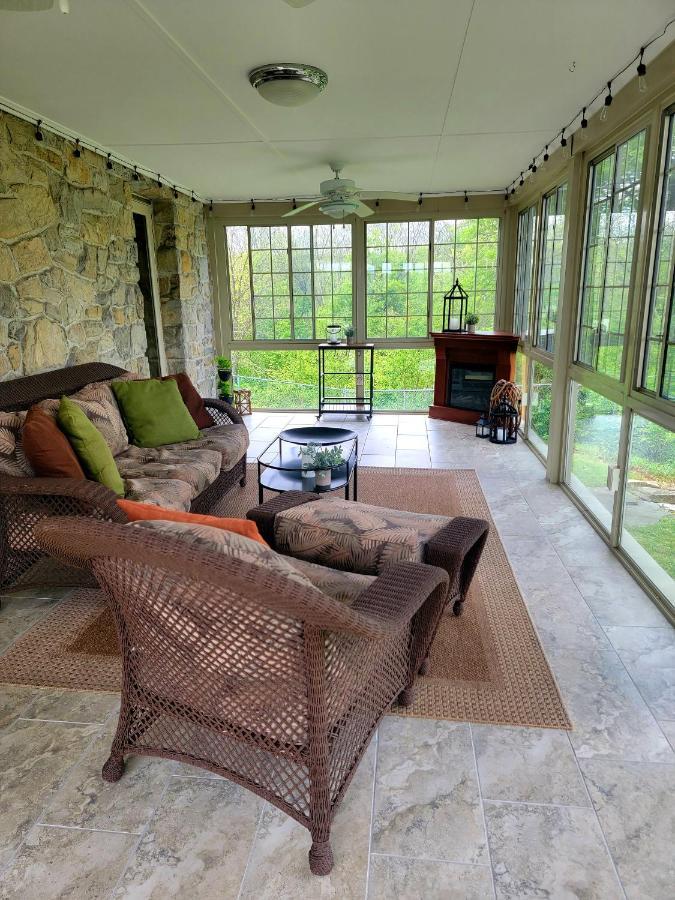 Downingtown Manor - 1900S Farmhouse With Creek Views Extérieur photo