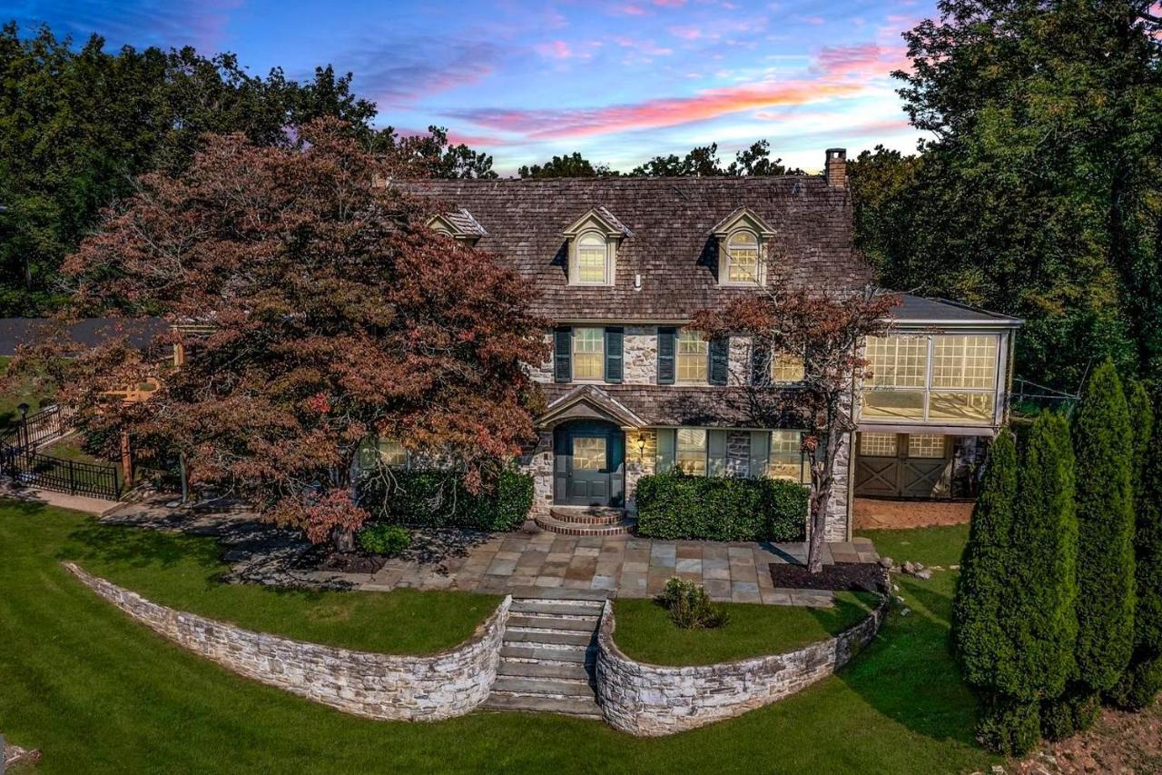 Downingtown Manor - 1900S Farmhouse With Creek Views Extérieur photo