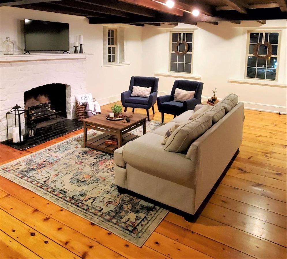 Downingtown Manor - 1900S Farmhouse With Creek Views Extérieur photo