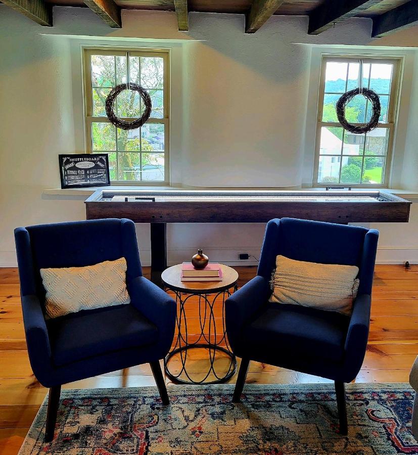 Downingtown Manor - 1900S Farmhouse With Creek Views Extérieur photo