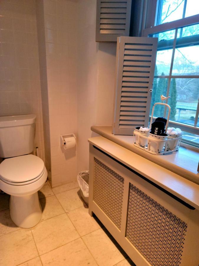 Downingtown Manor - 1900S Farmhouse With Creek Views Extérieur photo