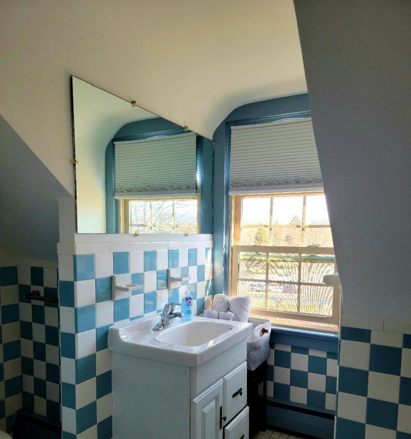 Downingtown Manor - 1900S Farmhouse With Creek Views Extérieur photo
